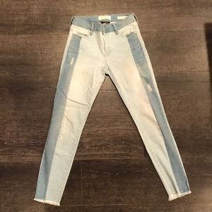 Soft and relaxed ankle jeggings.